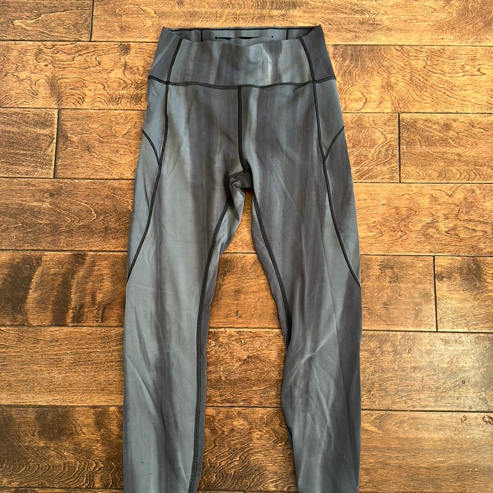 Lululemon blue print cropped leggings
